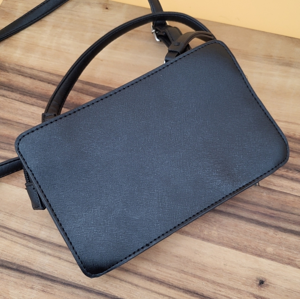 Guess Black Crossbody Bag With Adjustable Strap, EUC - Picture 3 of 6